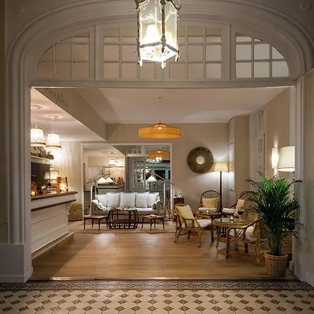 Hotel De Paris 2*