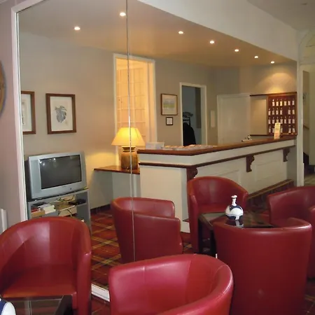 De Paris Hotel 2*